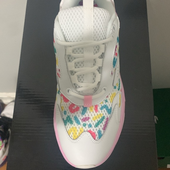 this is a very comfortable and fashionable shoe also very versatile. - Picture 2 of 5